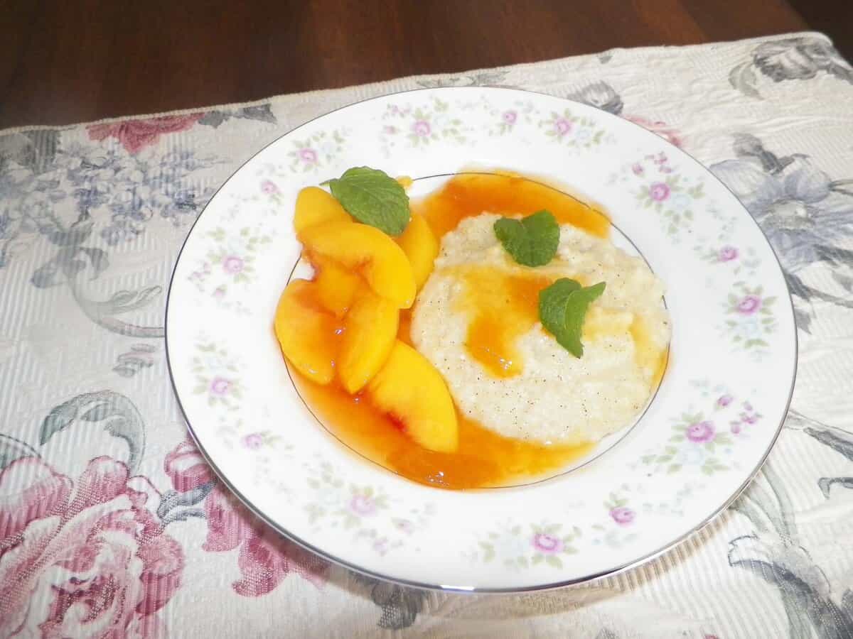 baked grits with peach sauce