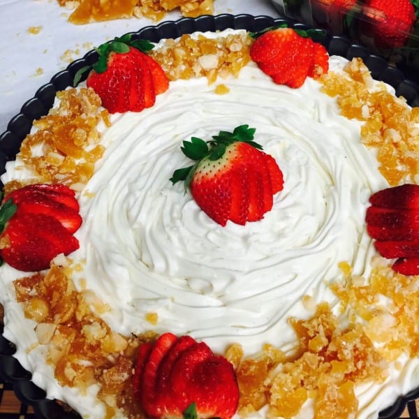 White Chocolate Caramel Macadamia Nut Cheescake