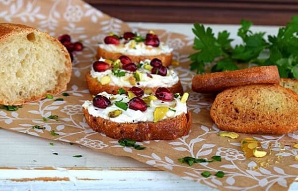 Pistachio Crostini